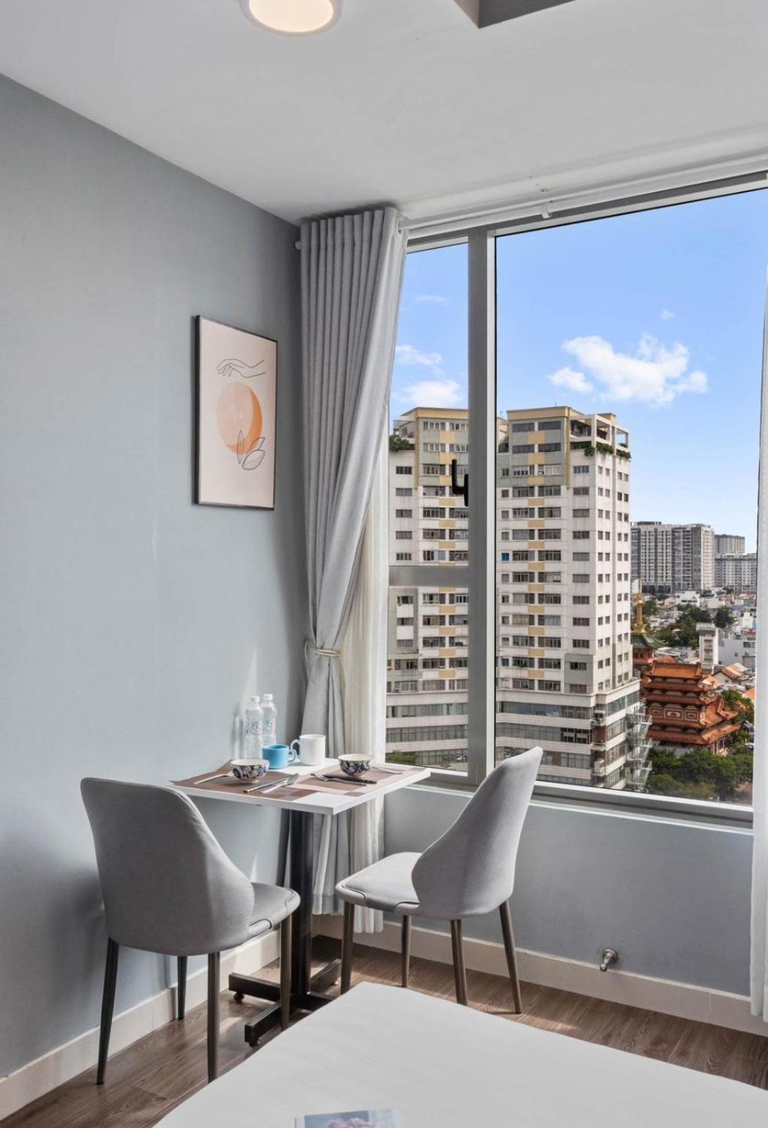 Morning Sunshine At River Gate Free Pool Apartment Ho Chi Minh City
